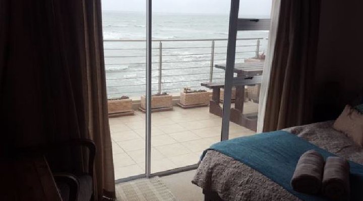 Elegant Seafront Apartment at Mall