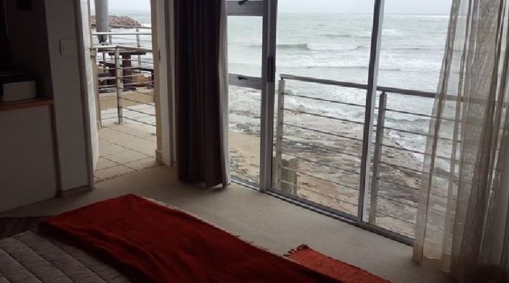 Elegant Seafront Apartment at Mall