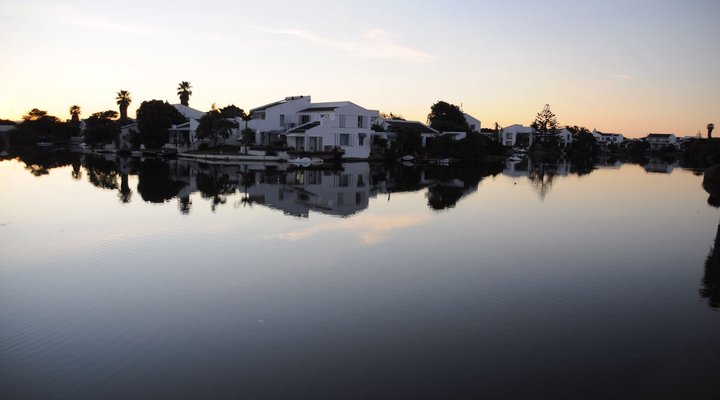 Tranquil Waters on the Marina da Gama