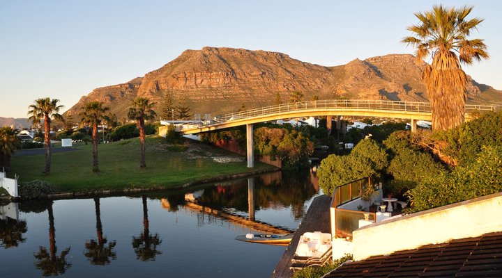 Tranquil Waters on the Marina da Gama