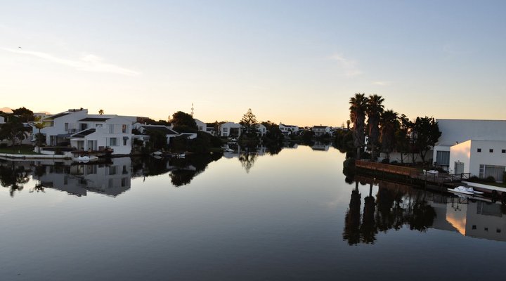 Tranquil Waters on the Marina da Gama