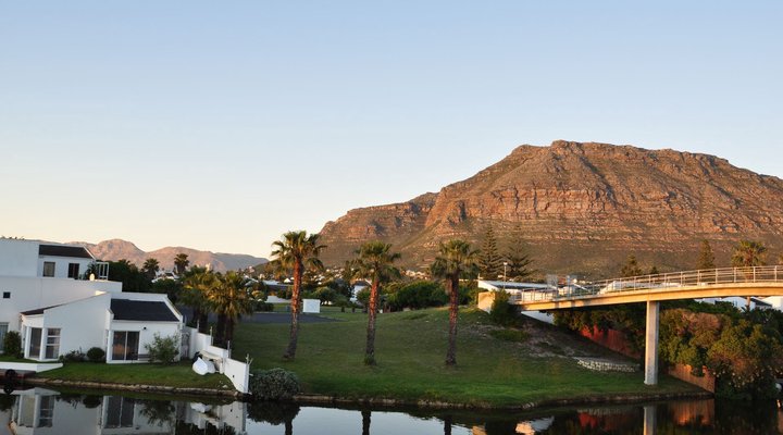 Tranquil Waters on the Marina da Gama