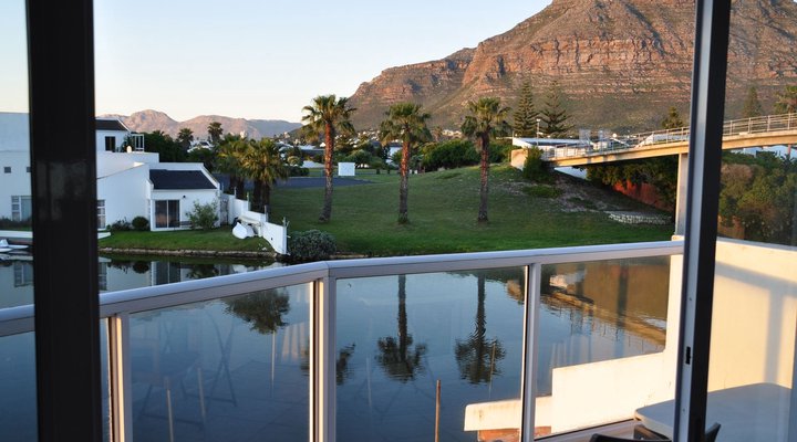 Tranquil Waters on the Marina da Gama