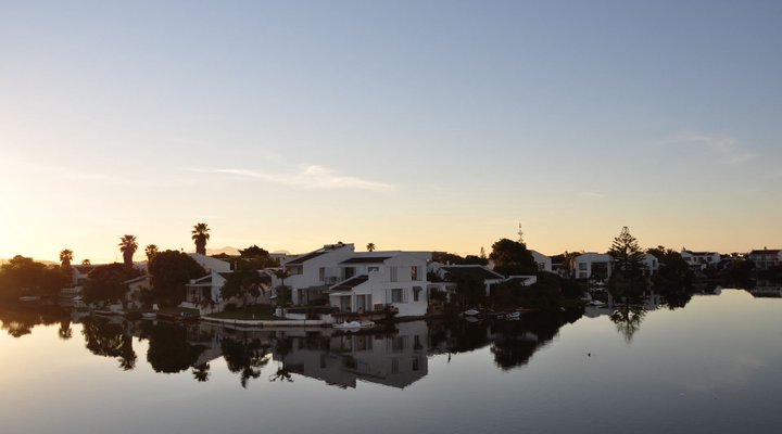 Tranquil Waters on the Marina da Gama