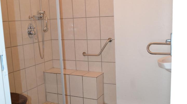 Igloo Inn Overnight and Caravan Park