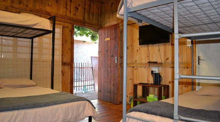 Igloo Inn Overnight and Caravan Park