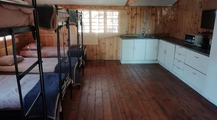 Igloo Inn Overnight and Caravan Park