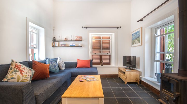 Charming Rosmead Cottage