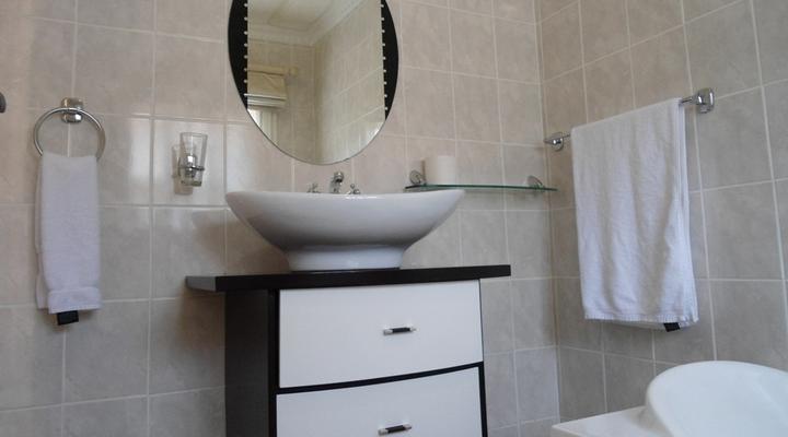 Bulls & Bears Guest House