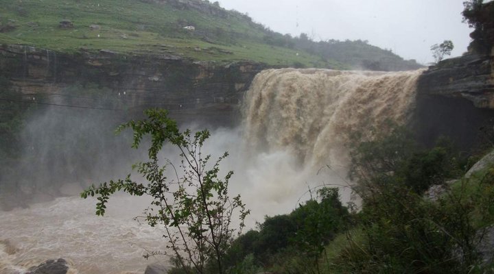 The Falls Backpackers & Adventures