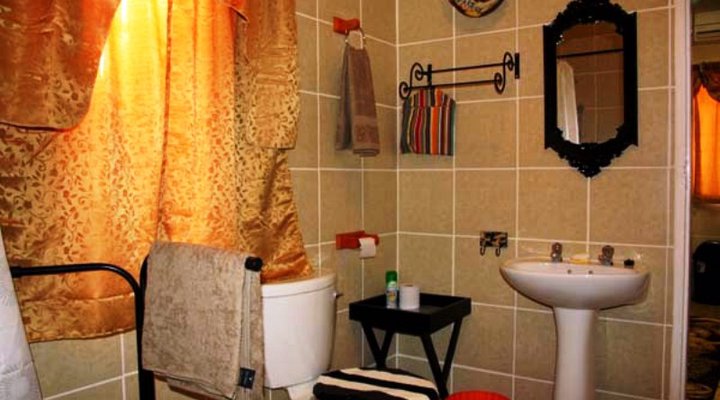 Ikaia Africa Lodge - Out of Africa Guest Houses