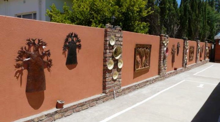 Ikaia Africa Lodge - Out of Africa Guest Houses