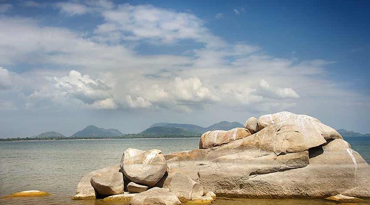 Madzi Kuwala Lake Retreat