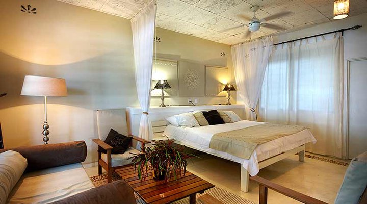 Madzi Kuwala Lake Retreat