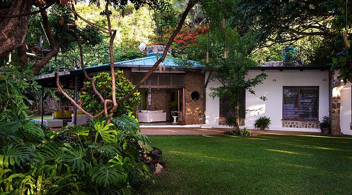Madzi Kuwala Lake Retreat