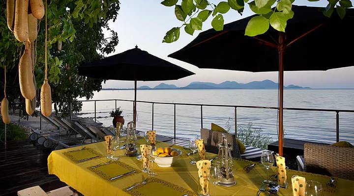 Madzi Kuwala Lake Retreat