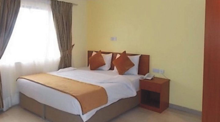 Crown Cottage Hotel
