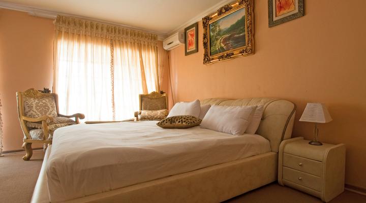 Sarabi Country Lodge and Guest House