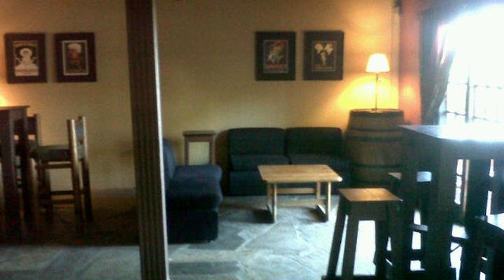 Montage Guesthouse & Cafe