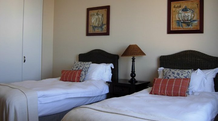 Pinnacle Point Beach and Golf Resort Lodge