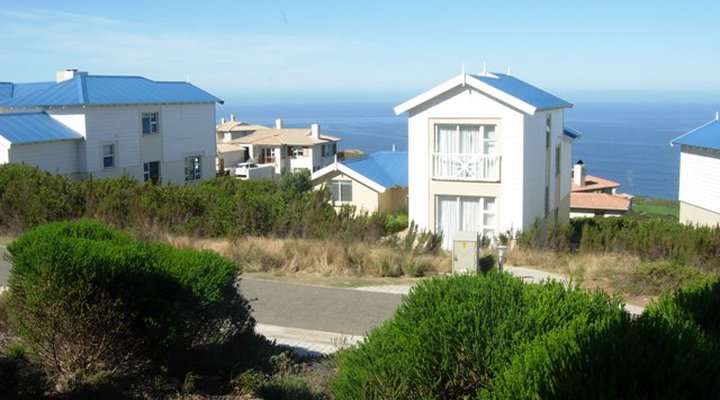 Pinnacle Point Beach and Golf Resort Lodge