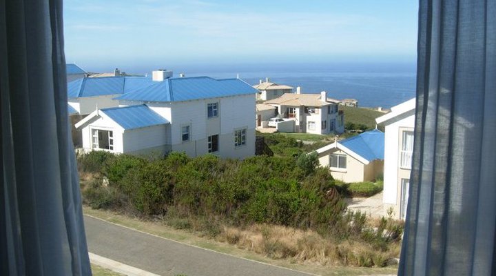 Pinnacle Point Beach and Golf Resort Lodge