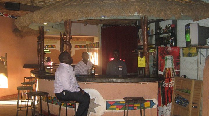 Bayama's Lodge, Pub & Grill