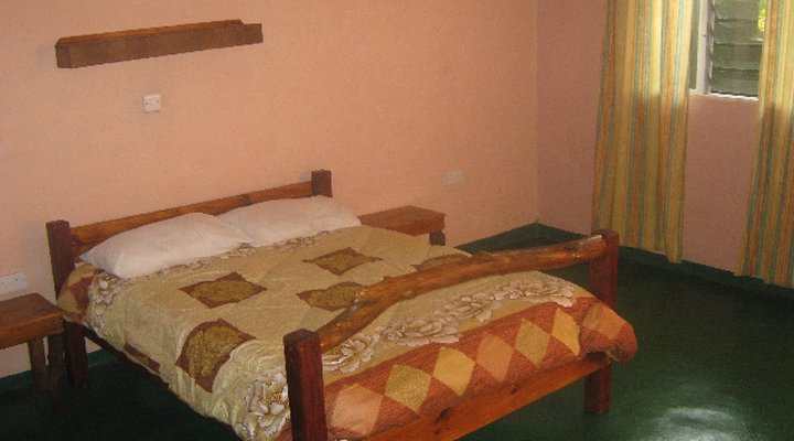 Bayama's Lodge, Pub & Grill