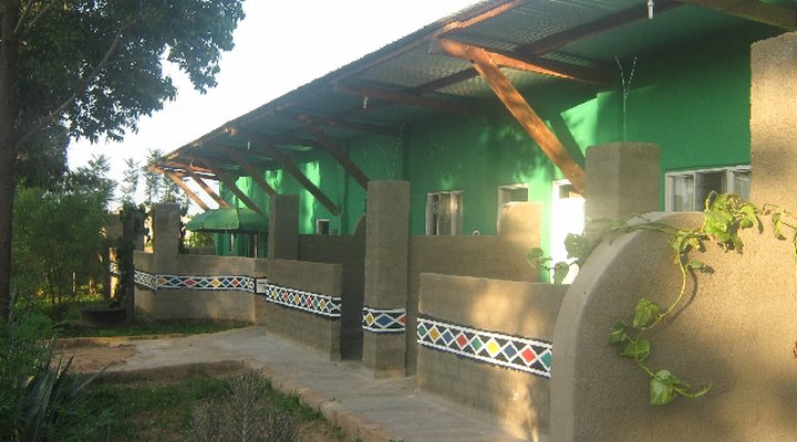 Bayama's Lodge, Pub & Grill