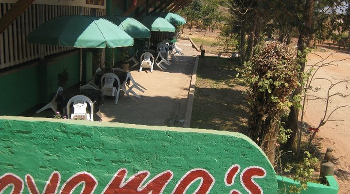 Bayama's Lodge, Pub & Grill