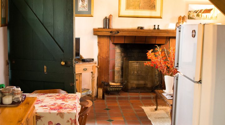 B's Cottage- Stanford