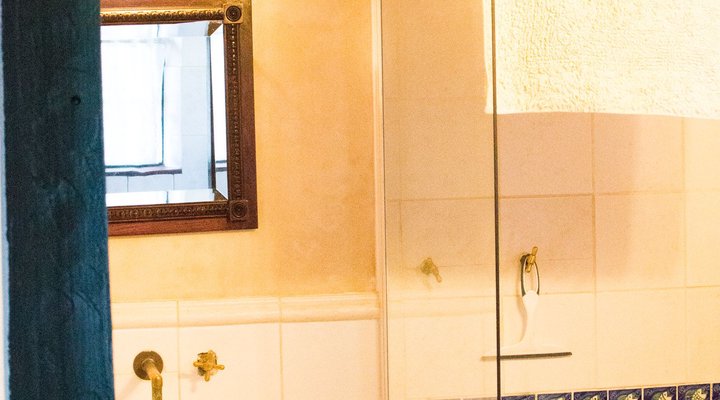 B's Cottage- Stanford