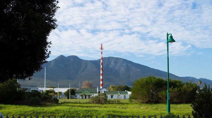 B's Cottage- Stanford