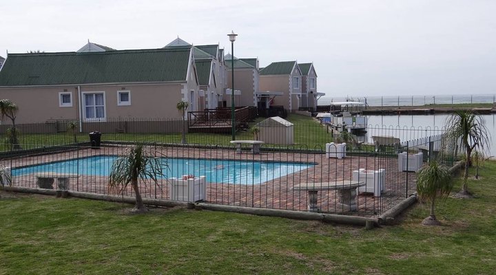 Waterside Living - Claptons Beach 16