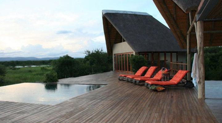 Royal Jozini Siqalo Lodge
