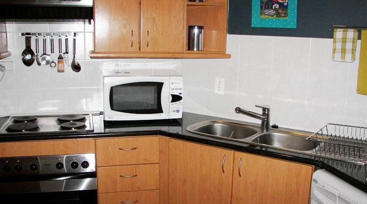 Candy Lee Accommodation Stellenbosch - Ikati