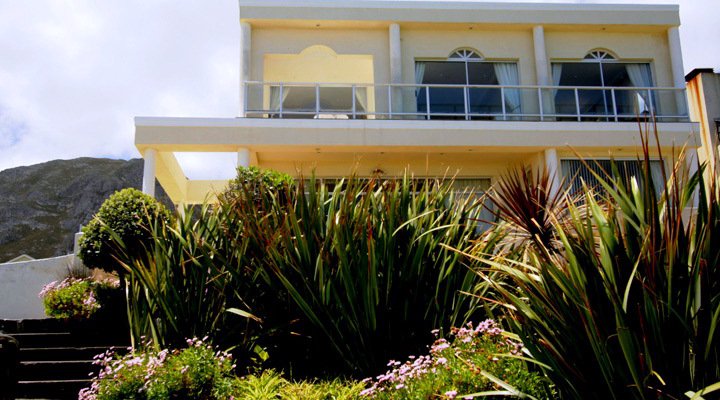Hermanus Beach Front Lodge