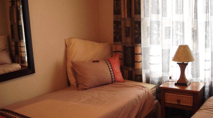 Ellis Self-catering: Estoril Villas Flat 6