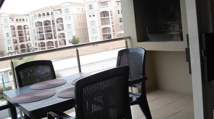 Ellis Self-catering: Estoril Villas Flat 6