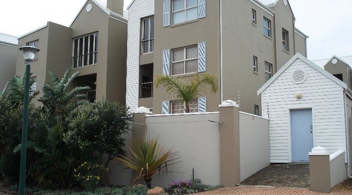 Ellis Self-catering: Estoril Villas Flat 6