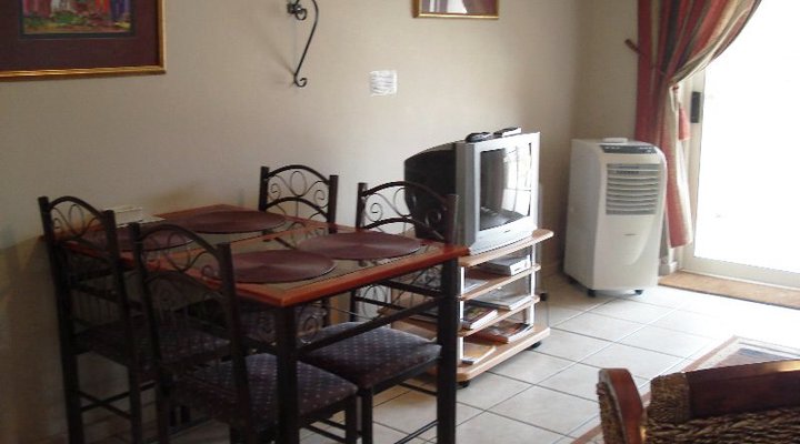Ellis Self-catering: Estoril Villas Flat 6