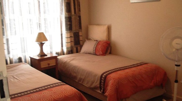 Ellis Self-catering: Estoril Villas Flat 6