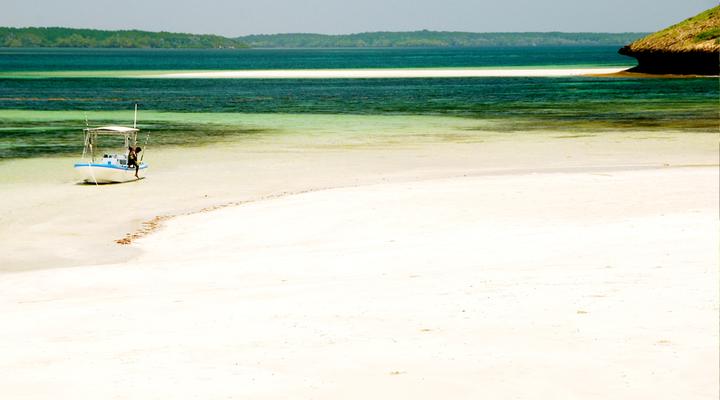 Munira Island Camp Kiwayu Ltd