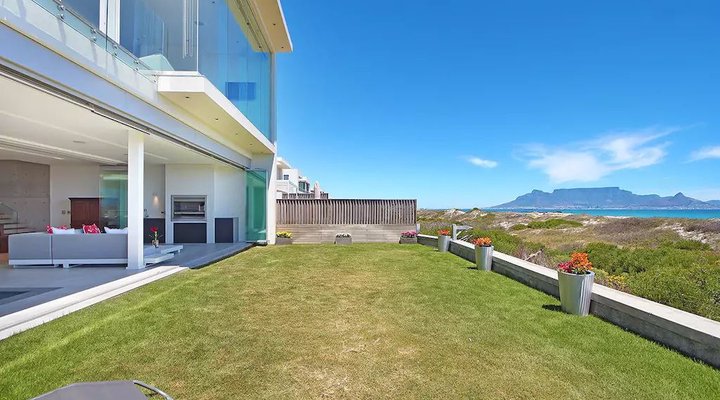 Modern Beach House With Pool & Jacuzzi
