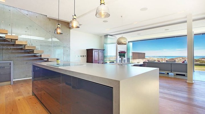 Modern Beach House With Pool & Jacuzzi