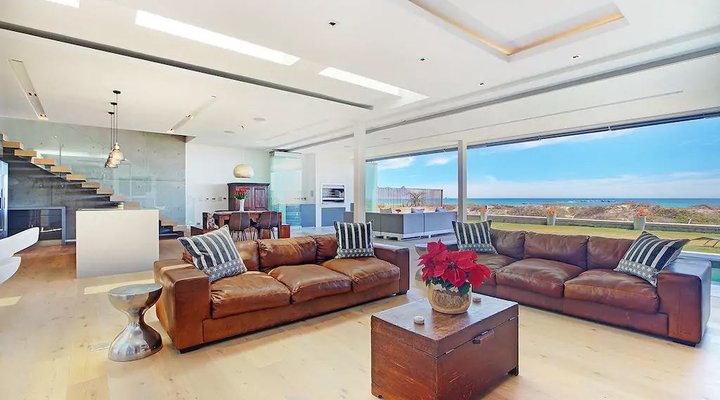 Modern Beach House With Pool & Jacuzzi