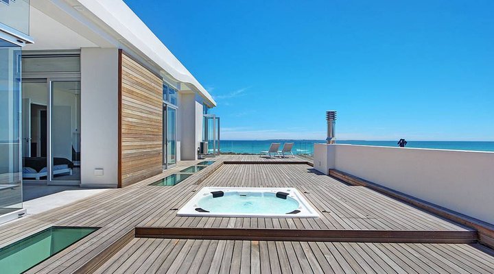 Modern Beach House With Pool & Jacuzzi