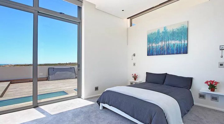 Modern Beach House With Pool & Jacuzzi