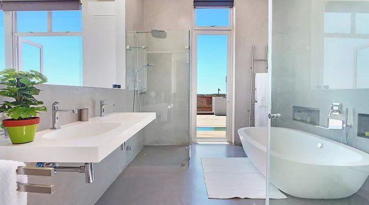 Modern Beach House With Pool & Jacuzzi