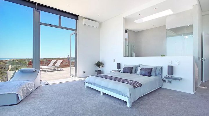 Modern Beach House With Pool & Jacuzzi